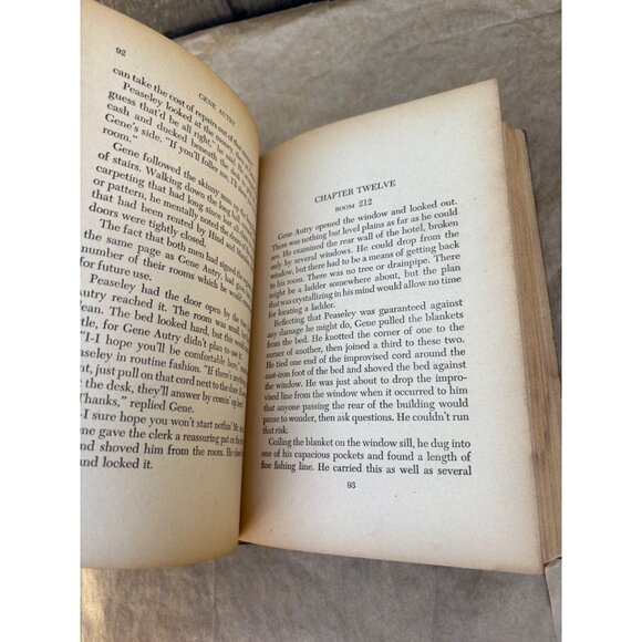 Gene Autry And The Thief River Outlaws Hardcover Book 1944 Western Fiction - Picture 14 of 16